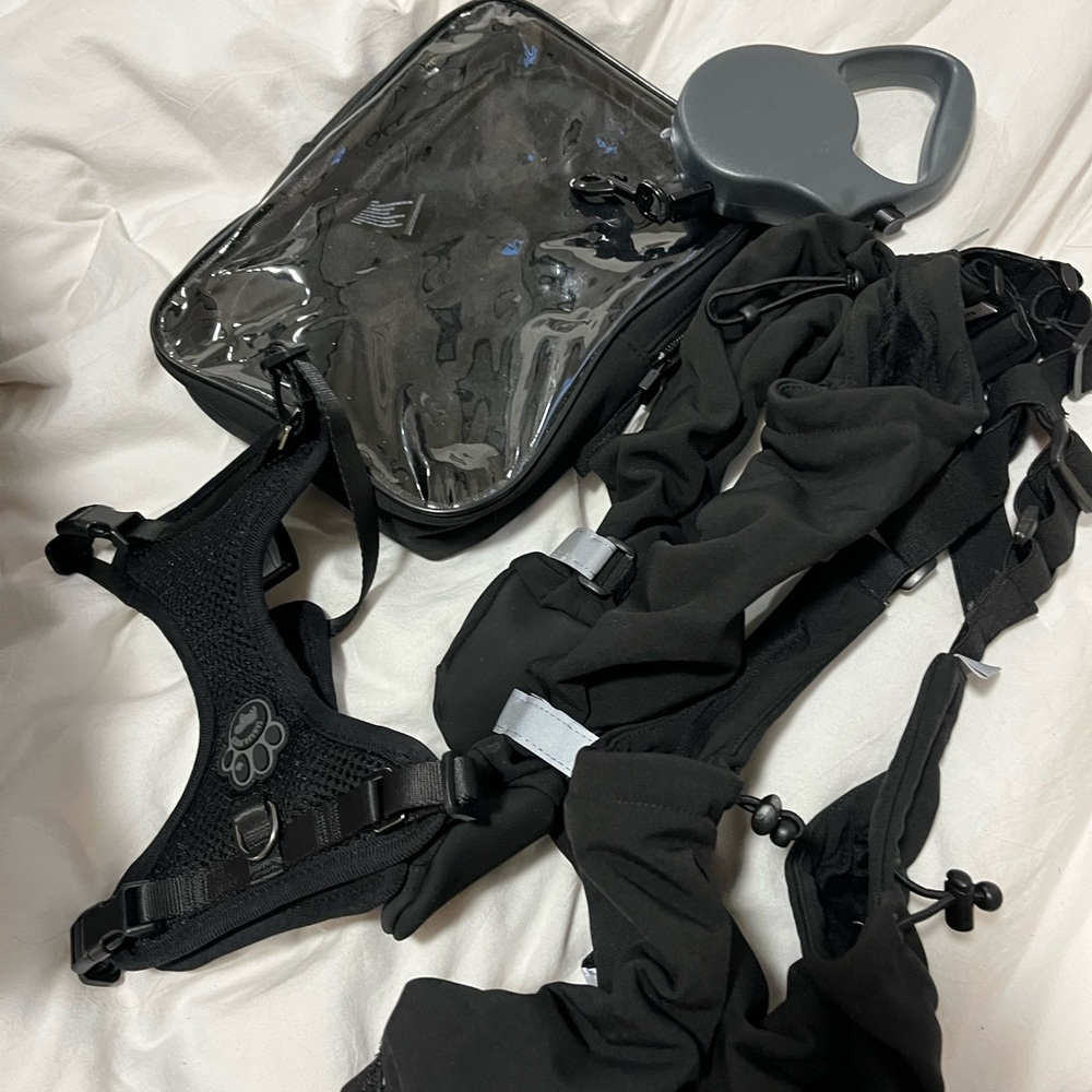 Canada Pooch Suspender Boots, FREE harness, retractable leash, case